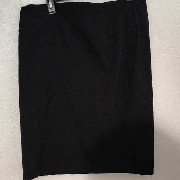Elegant Black Women's Skirt SZ X1 PLUS CLASSIC STAPLE SIMPLE COMFORTABLE OFFICE - Picture 1 of 4